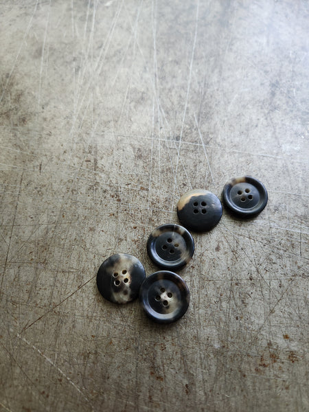 Horn Buttons / 20mm / Drawing Room