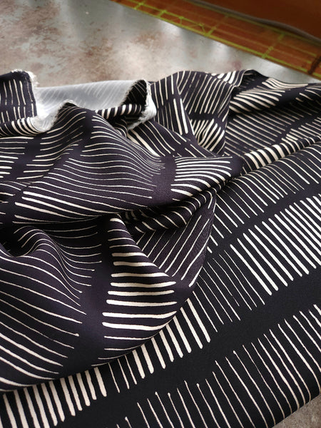 Viscose Twill / Sticks / Black