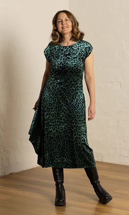 Sew Different / Printed Sewing Pattern / Flounce Dress Sew Different / Printed Sewing Pattern / Flounce Dress