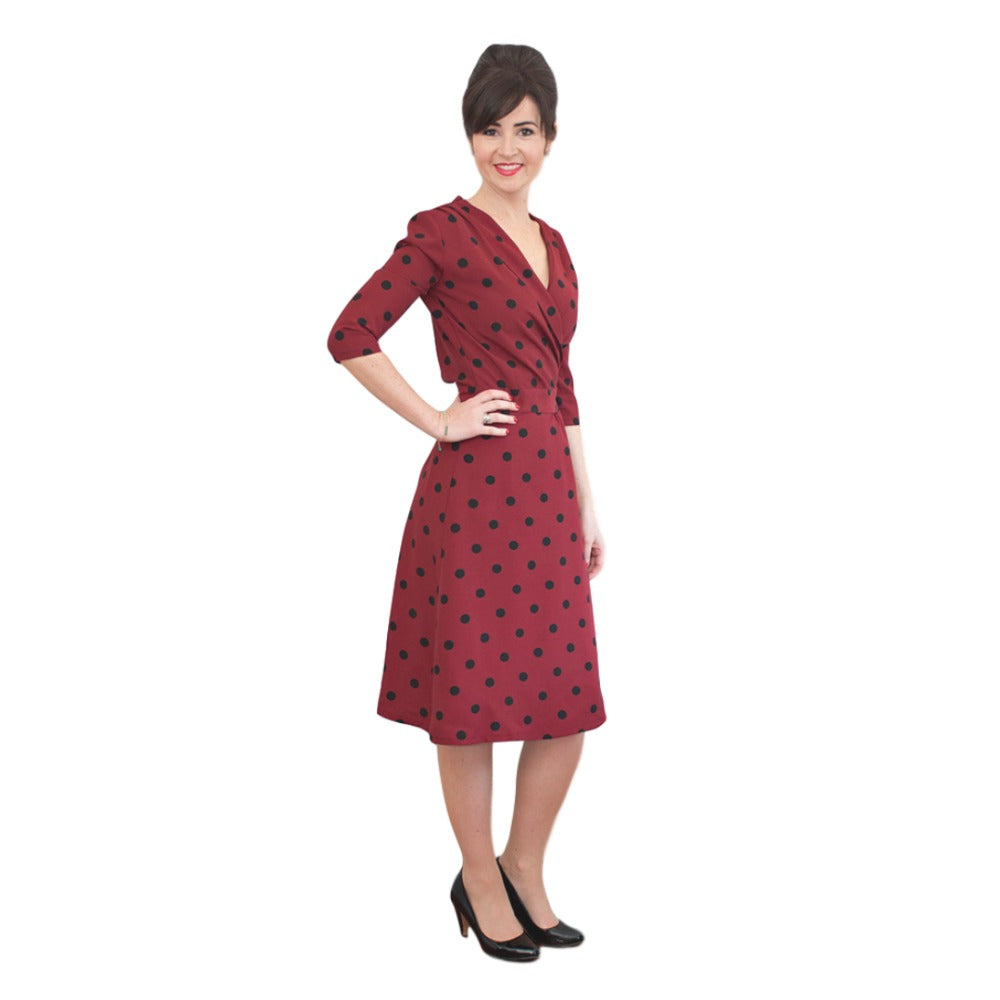 Sew Over It (UK) / Printed Sewing Pattern / 1940s Wrap Dress | Oak Fabrics Sew Over It (UK) / Printed Sewing Pattern / 1940s Wrap Dress | Oak Fabrics