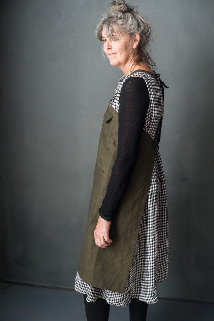 Merchant & Mills / Printed Sewing Pattern / The Victor Apron | Oak Fabrics Merchant & Mills / Printed Sewing Pattern / The Victor Apron | Oak Fabrics